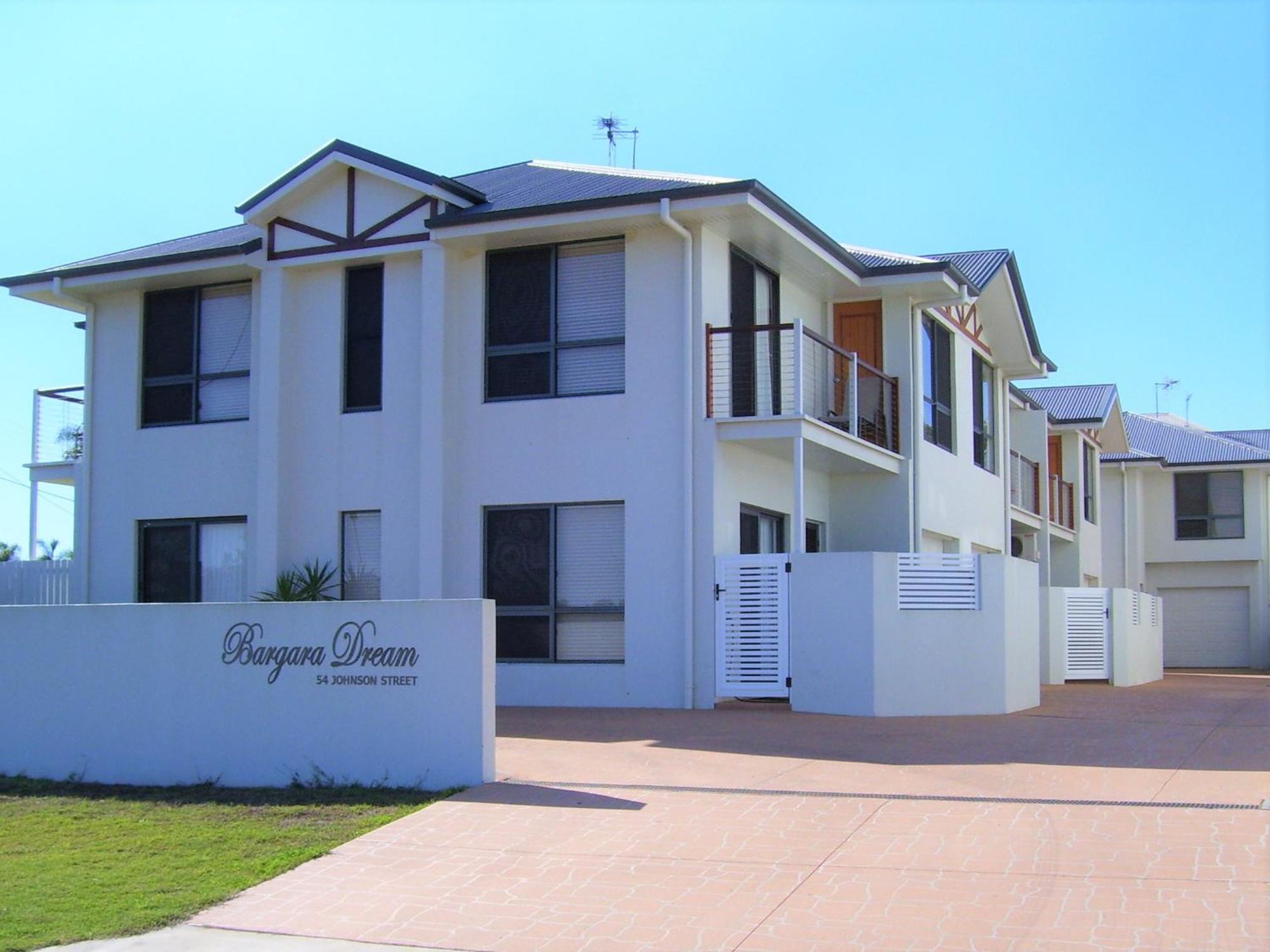 Koola Beach Apartments Bargara Exteriör bild