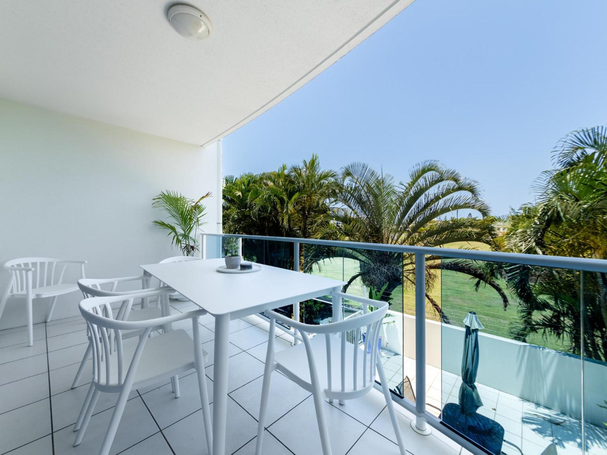 Koola Beach Apartments Bargara Exteriör bild