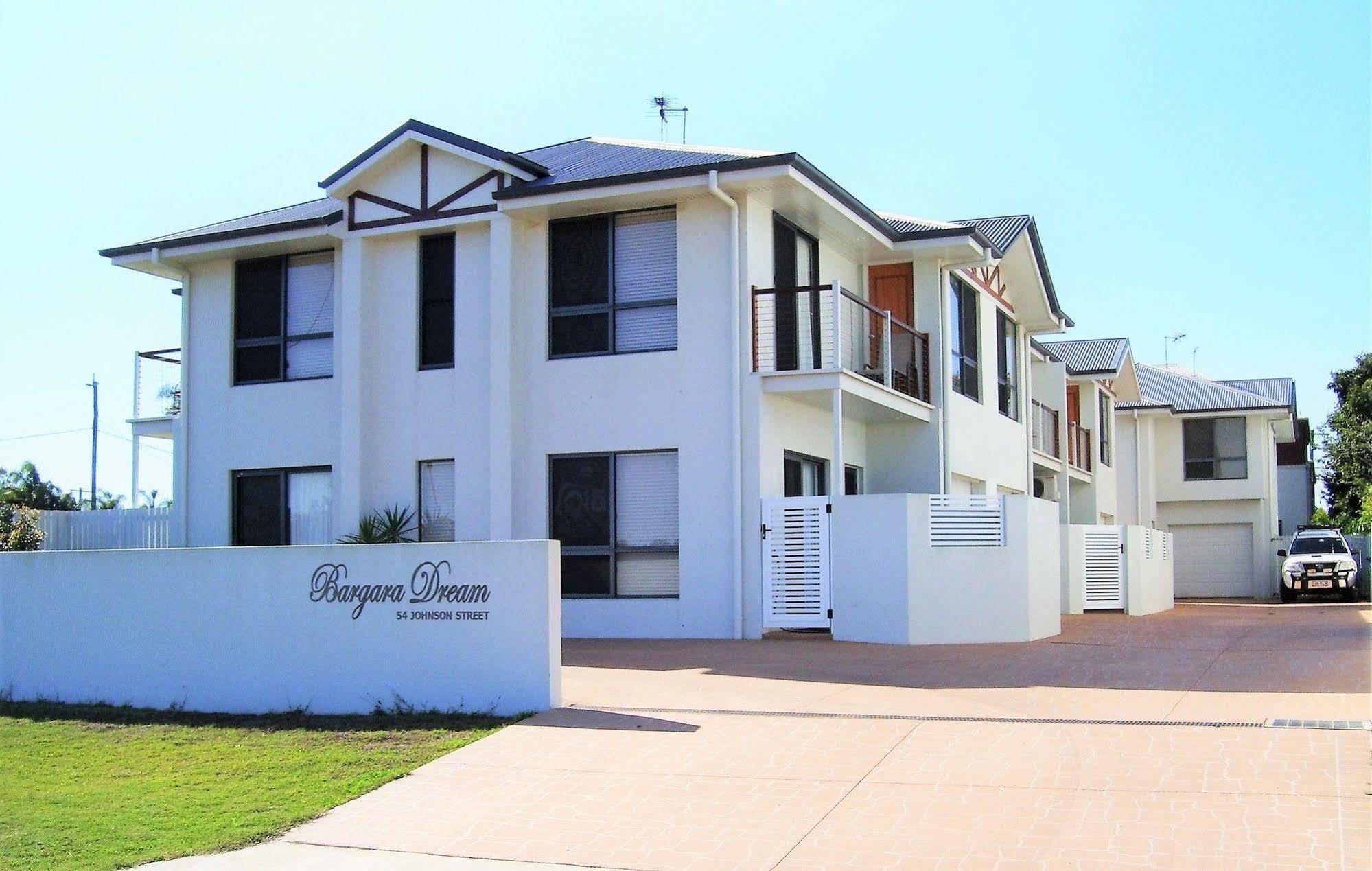 Koola Beach Apartments Bargara Exteriör bild