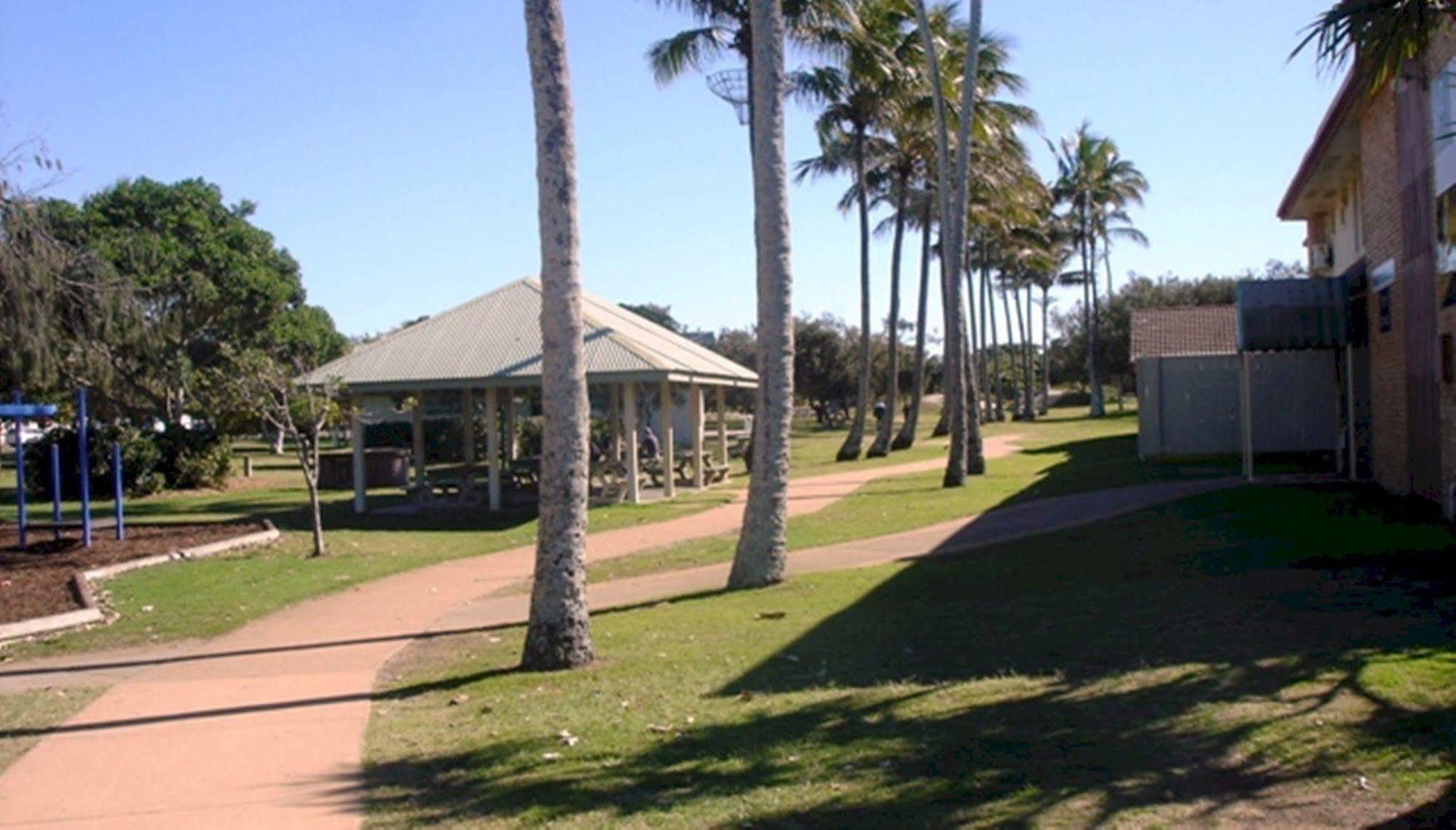 Koola Beach Apartments Bargara Exteriör bild