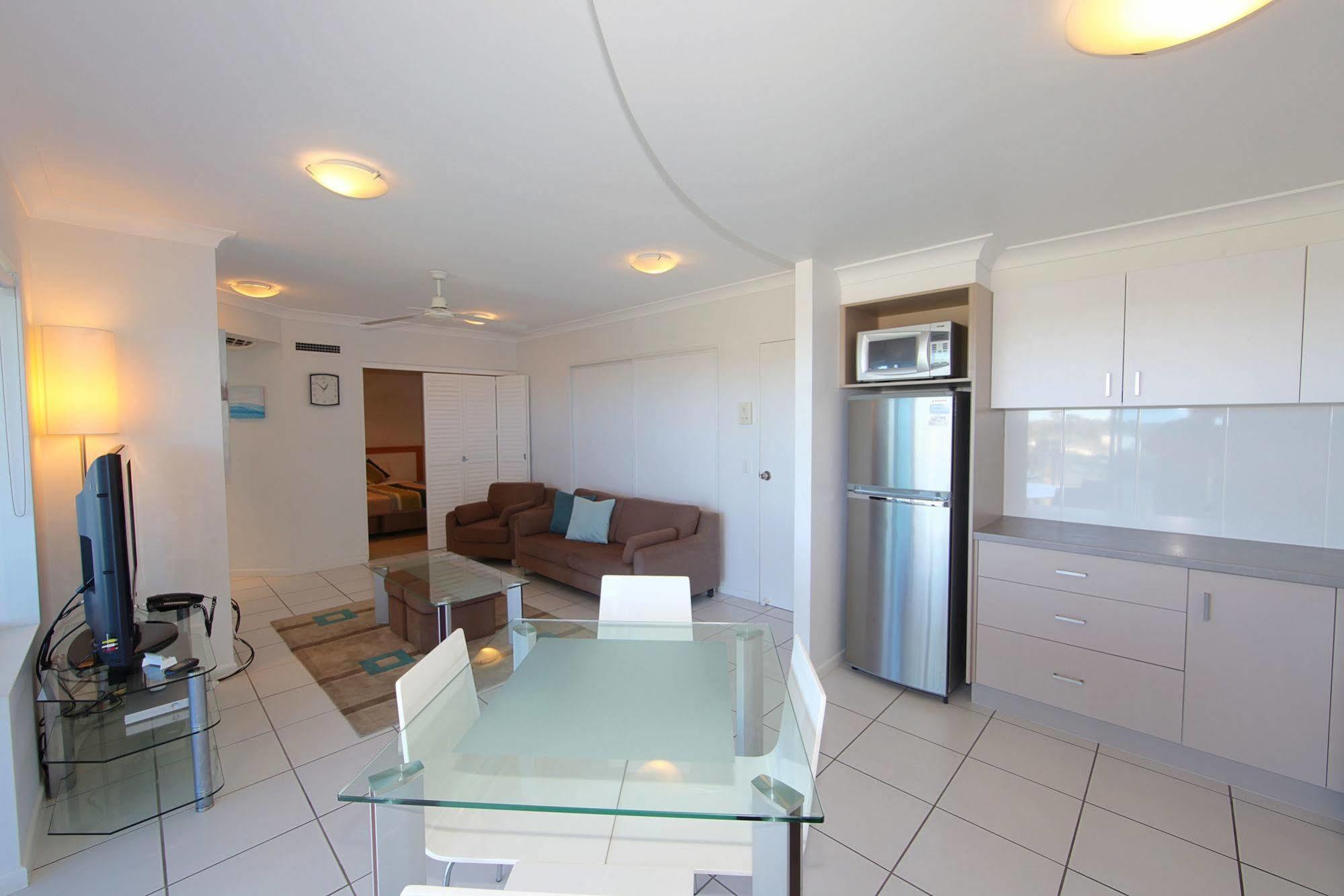 Koola Beach Apartments Bargara Exteriör bild