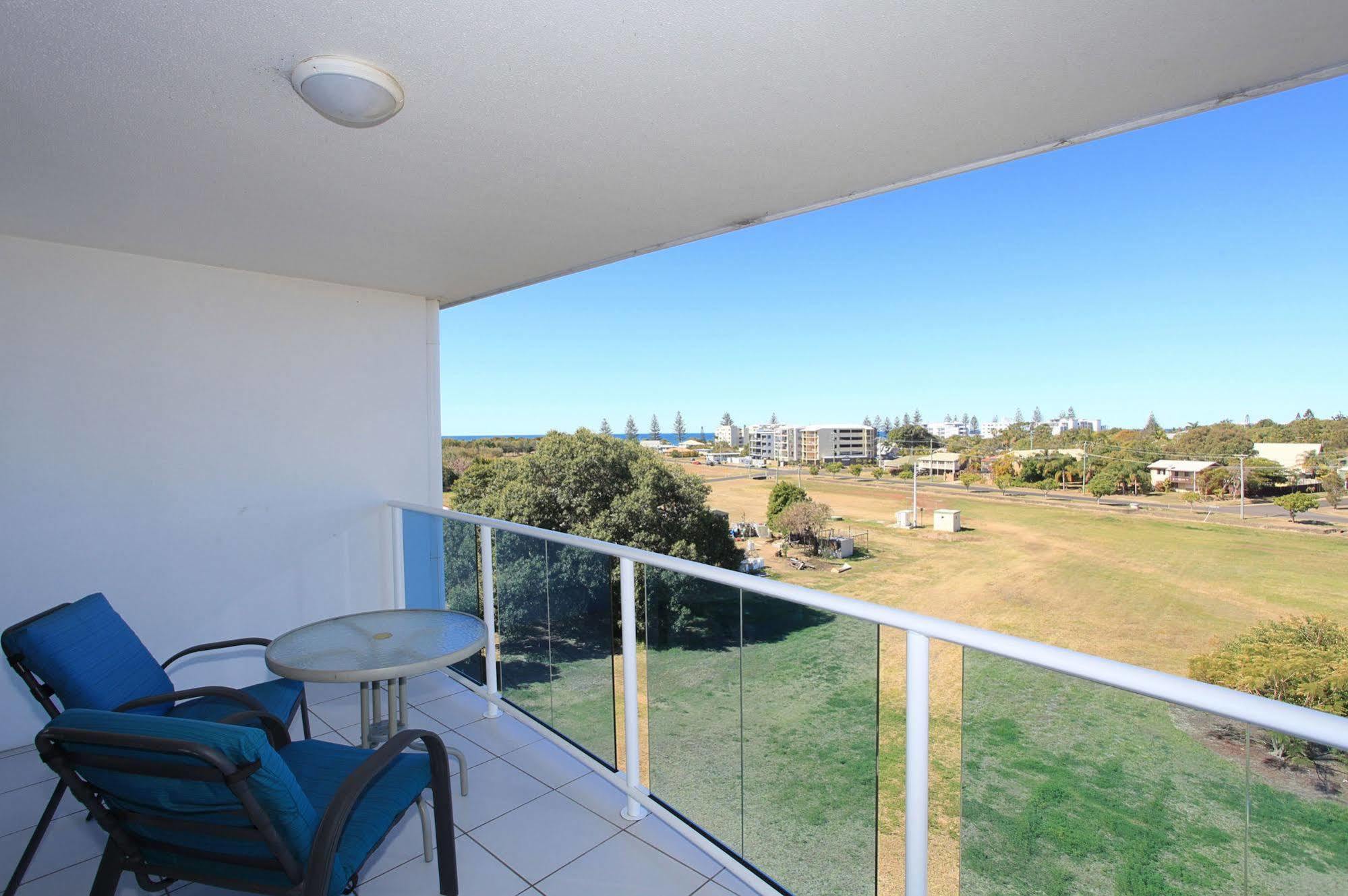 Koola Beach Apartments Bargara Exteriör bild