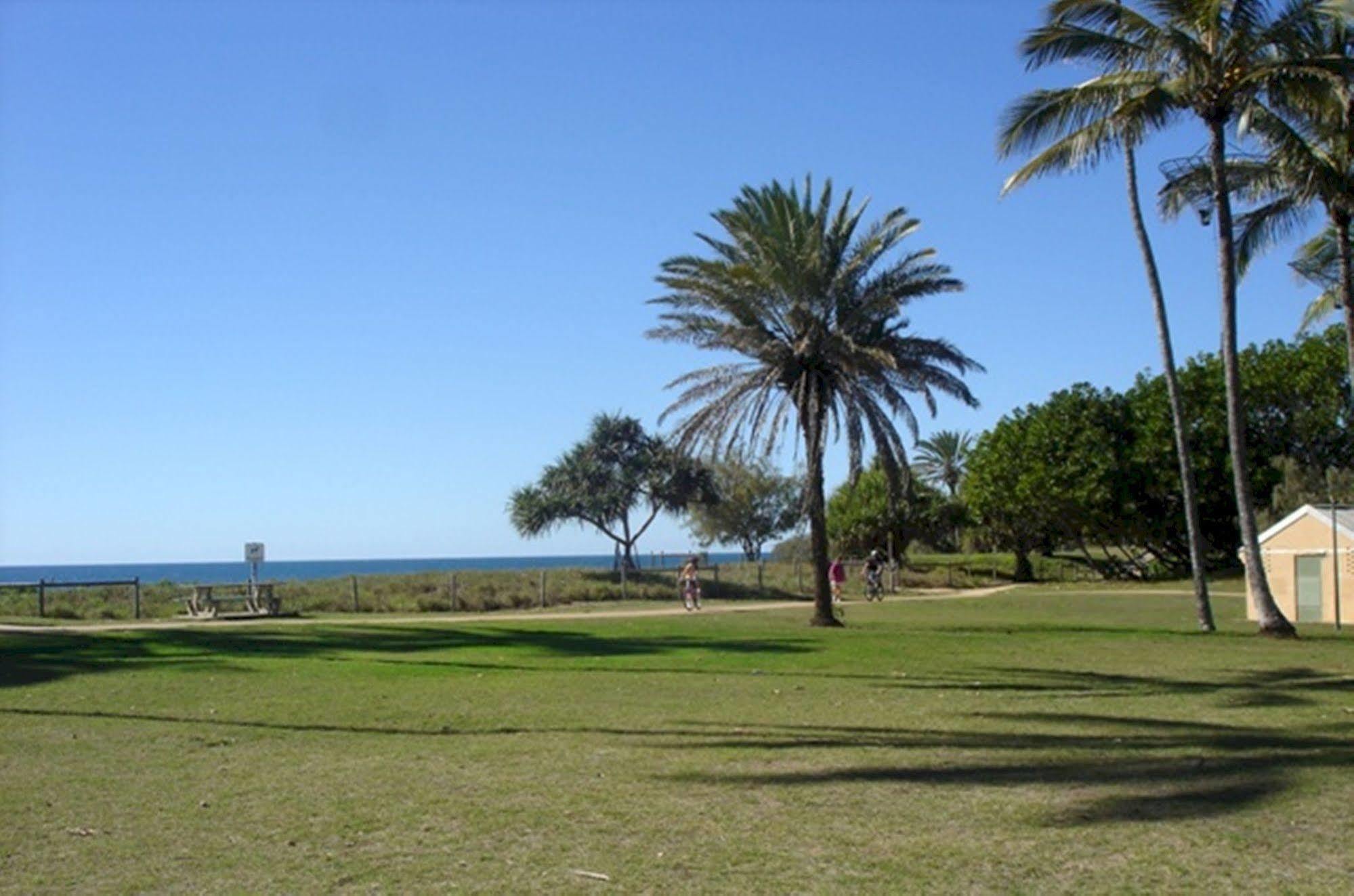 Koola Beach Apartments Bargara Exteriör bild