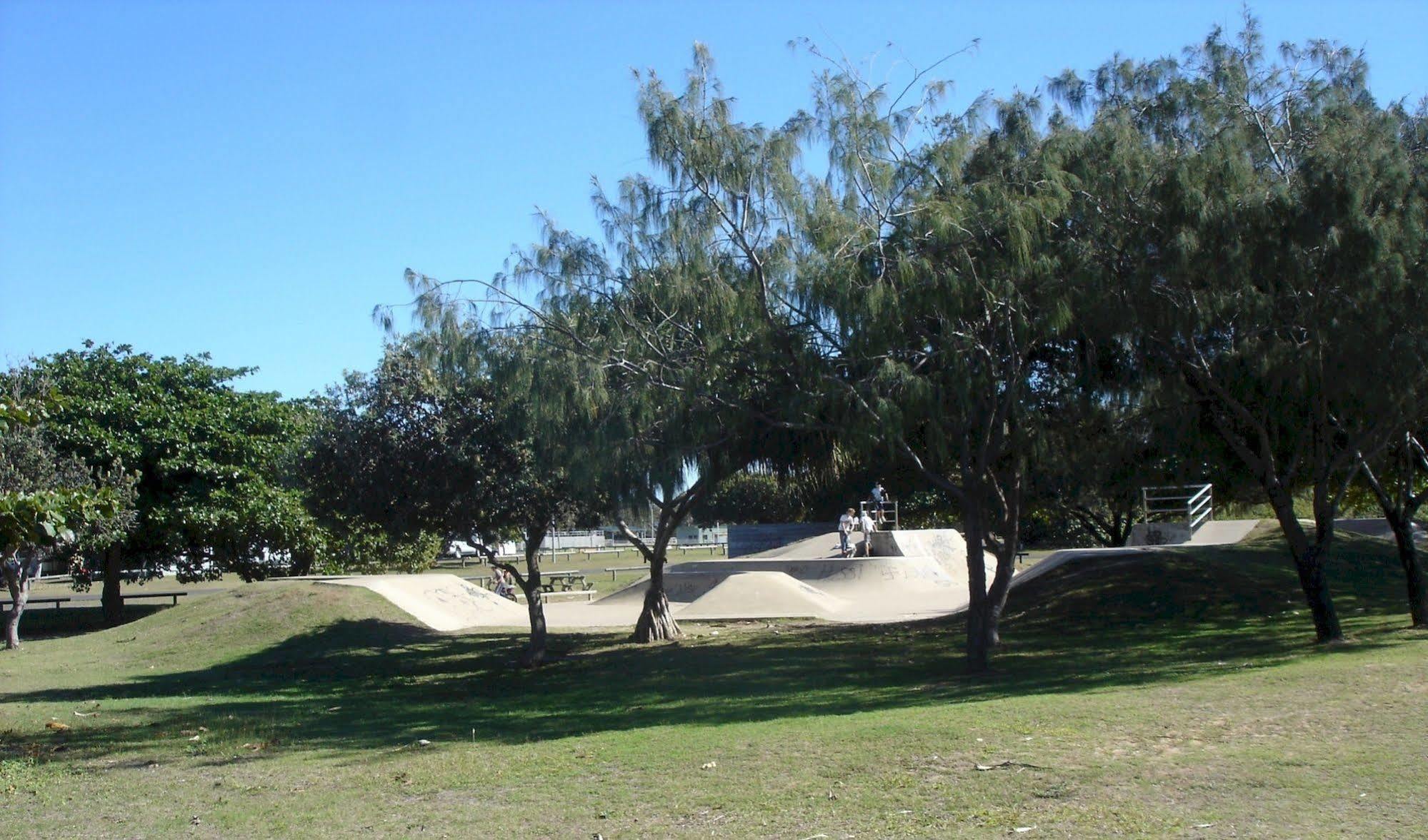 Koola Beach Apartments Bargara Exteriör bild